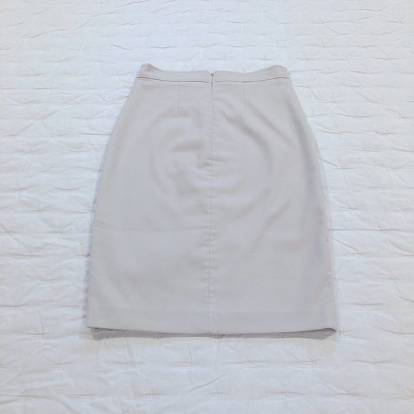 Ann Taylor Casual Midi Skirt. Size 0 - Picture 2 of 5